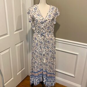 Like new worn once! Beautiful sundress. Size medium.